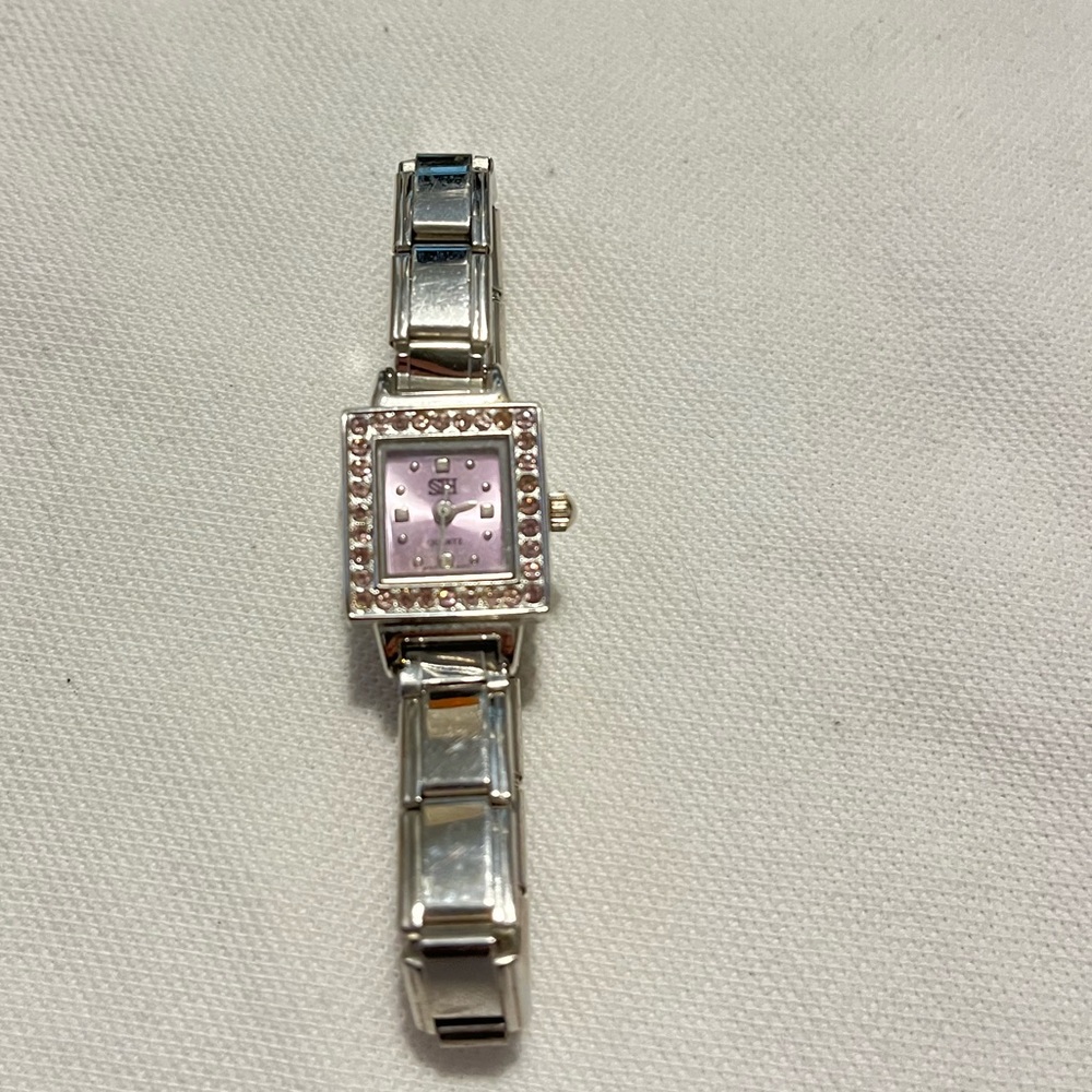 Expandable Watch - Picture 2 of 6